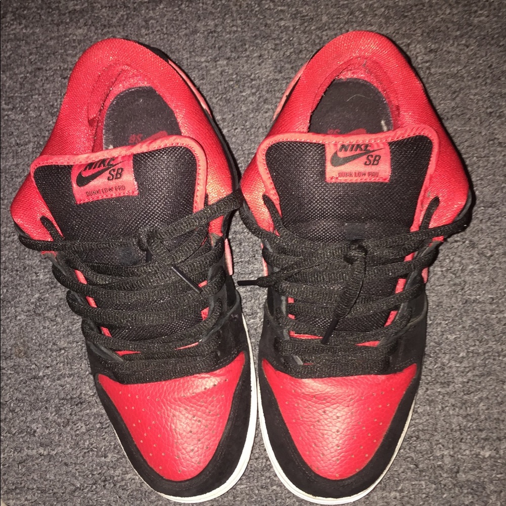 Nike dunk size 10. FRESH!!!!